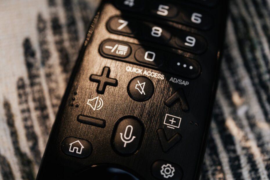 Illustration of How a Phone's Numeric Keypad Can Control Media Playing on a PC