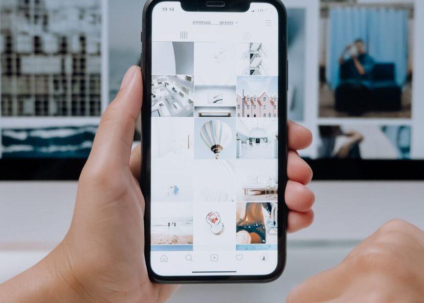 Illustration of How Casting Media From a Phone to a PC Display Actually Works
