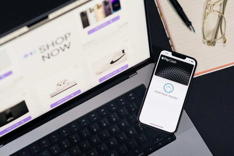 Illustration of The Difference Between a Digital Wallet on Mobile and on Desktop