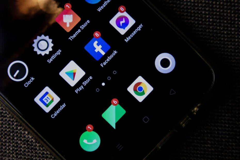 Illustration of The Everyday Habits Behind Managing App Notifications Across Two Screens