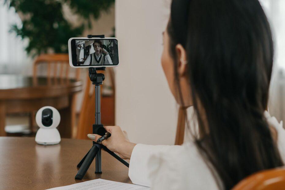 Illustration of The Everyday Tricks Behind Using a Phone to Test PC Webcam Quality