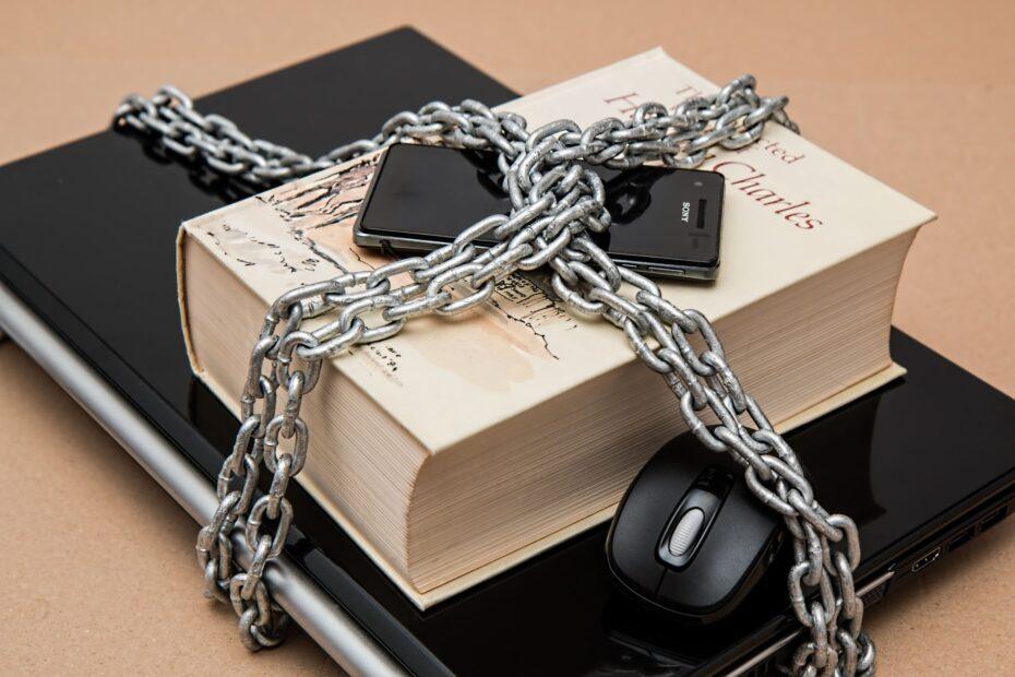 Illustration of Why Certain Security Habits Should Carry Over From Phone to Desktop